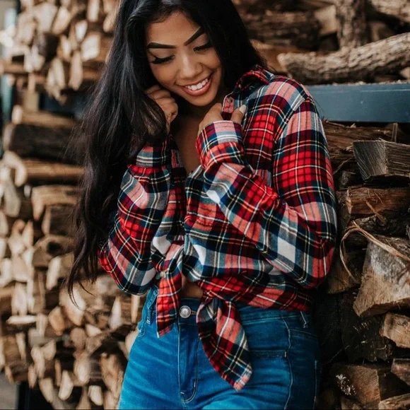 American Eagle boyfriend fit red multicolor plaid flannel shirt